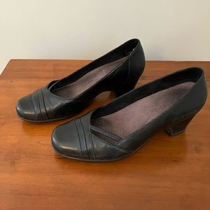 Clarks Active Air Leather Black Heels Size 7.5M
